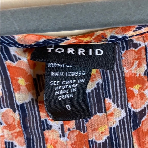 🌟SOLD🌟 GUC TORRID poppy print pintuck blouse size 0 - Picture 4 of 8